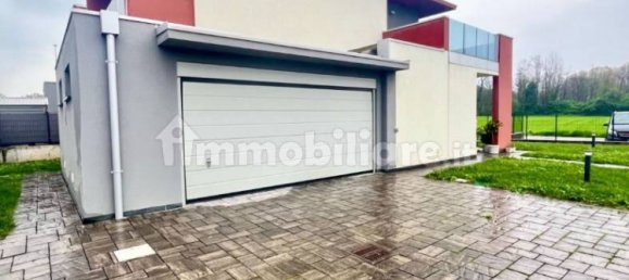 Villa T3 em Oltrona di San Mamette, Italy N.º 84683 8