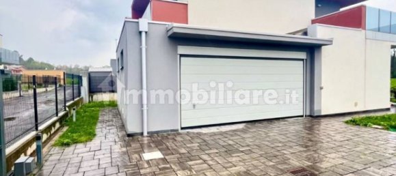 Villa T3 em Oltrona di San Mamette, Italy N.º 84683 9