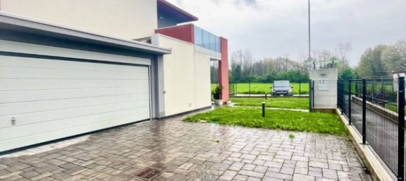 Villa T3 em Oltrona di San Mamette, Italy N.º 84683 7