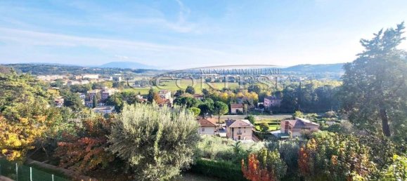 6 rooms Apartment in Perugia, Italy No. 164136 2