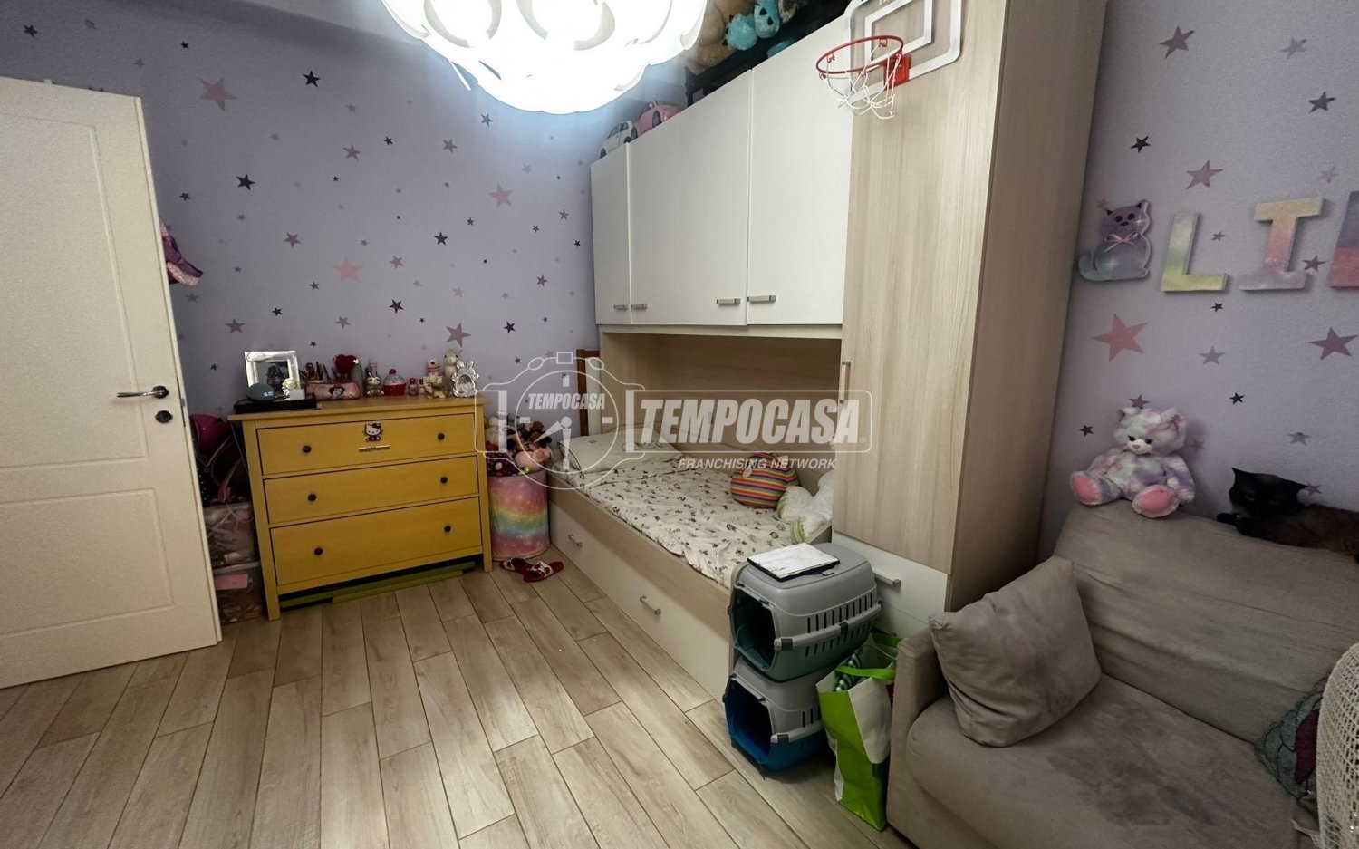3 rooms Apartment in Milan, Italy No. 293700