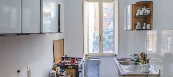 4 rooms Apartment in Rome, Italy No. 157621 14