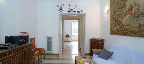 4 rooms Apartment in Rome, Italy No. 157621 2