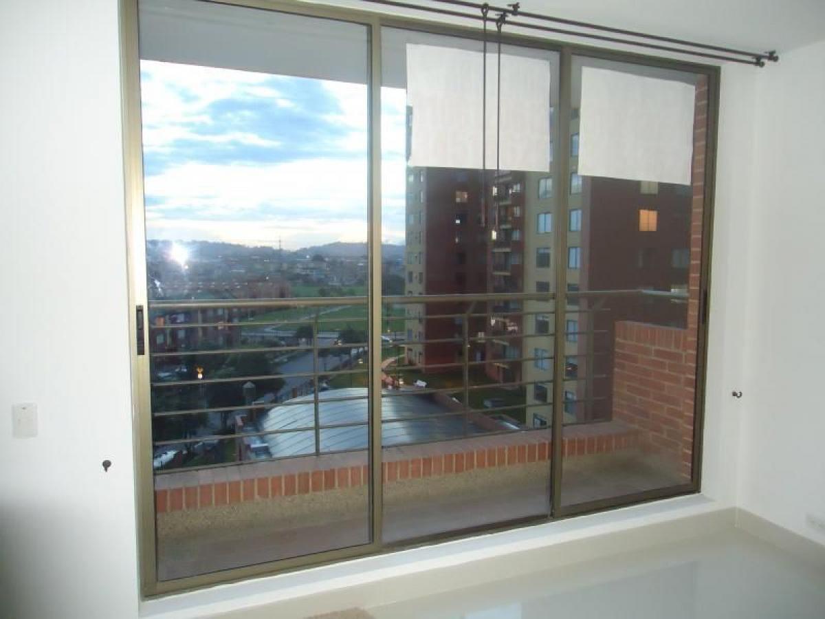 Casa de 3 dormitorios en Bogotá, Colombia No. 14476