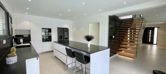 Вилла с 4 спальнями в Бюрноп-ле-Ба, Франция № 218353 3