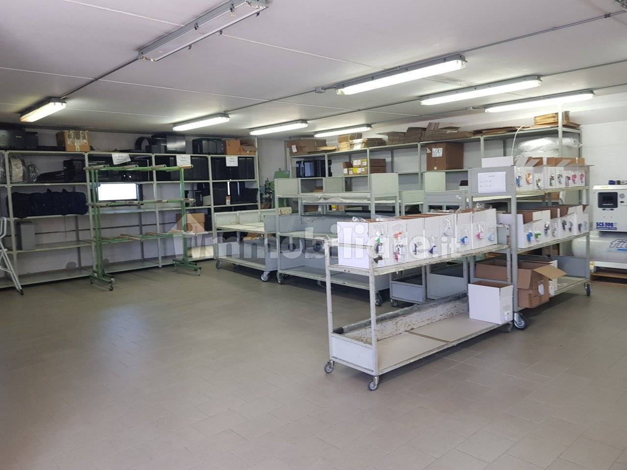 5-salle Entrepôt à Altopascio, Italy No. 135114