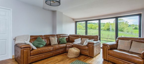 3 bedrooms Bungalow in Wigan, United Kingdom No. 1799 3