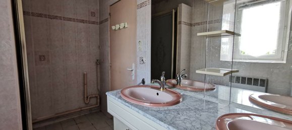 3 bedrooms House in Mayenne, France No. 357603 3