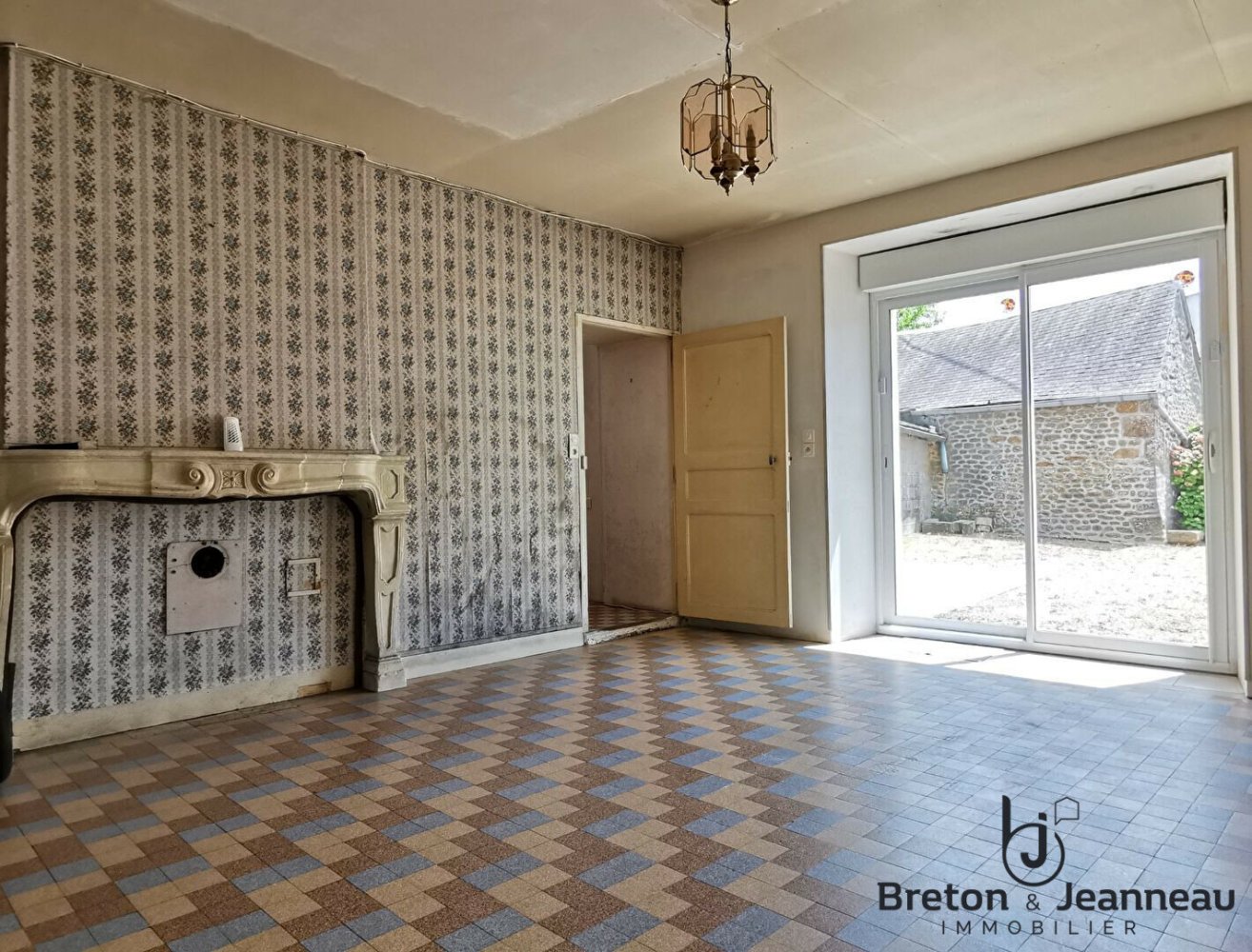 3 bedrooms House in Mayenne, France No. 357603