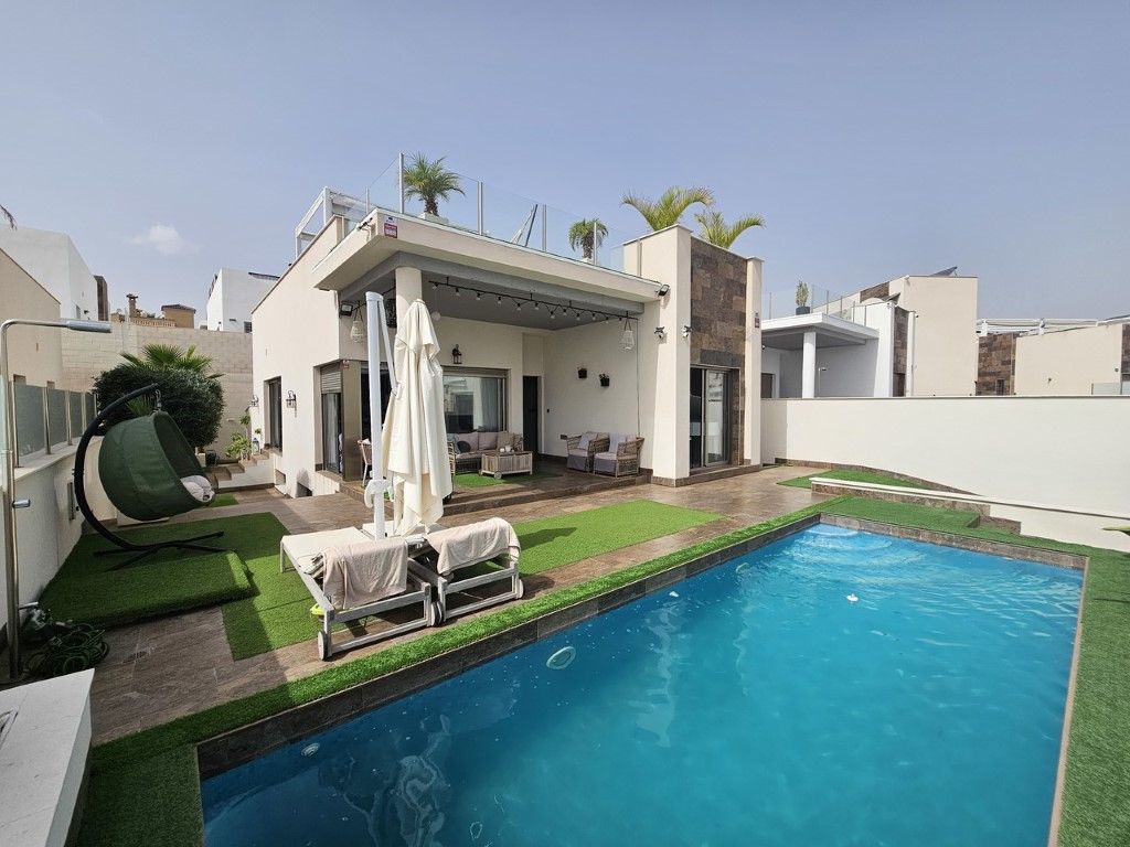 5 bedrooms House in Alicante, Spain No. 229184