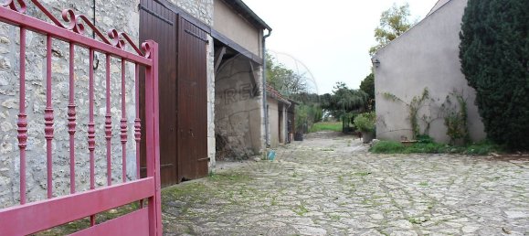 4 bedrooms House in Mareau-aux-Pres, France No. 157921 26