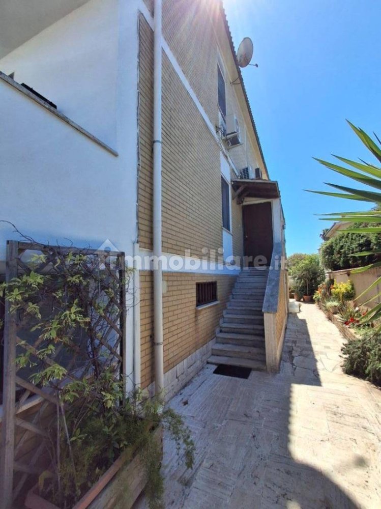 Вилла с 2 спальнями в Ардеа, Италия № 371197