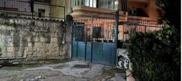 5 rooms Apartment in Melito di Napoli, Italy No. 10294 3