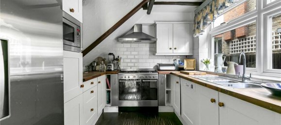 5 bedrooms House in Enfield, United Kingdom No. 6602 11