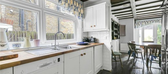 5 bedrooms House in Enfield, United Kingdom No. 6602 12