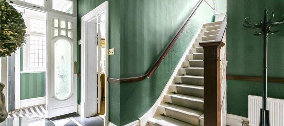 5 bedrooms House in Enfield, United Kingdom No. 6602 3