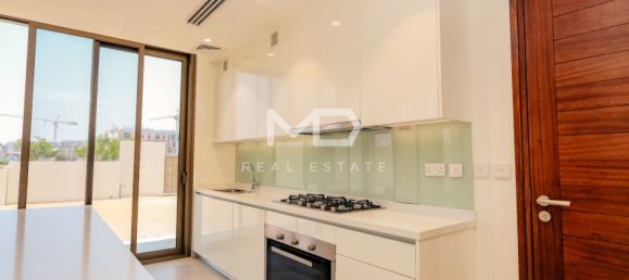 4 bedrooms Villa in Abu Dhabi, UAE No. 47584 18