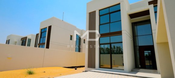 4 bedrooms Villa in Abu Dhabi, UAE No. 47584 47
