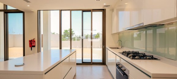 4 bedrooms Villa in Abu Dhabi, UAE No. 47584 17