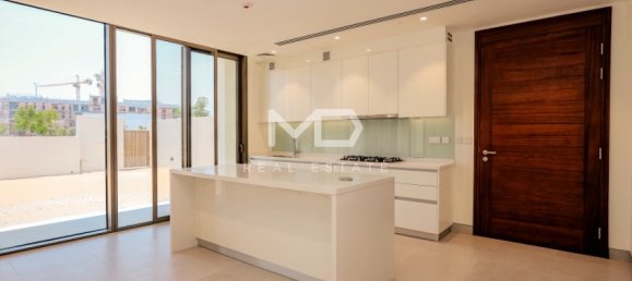 4 bedrooms Villa in Abu Dhabi, UAE No. 47584 15
