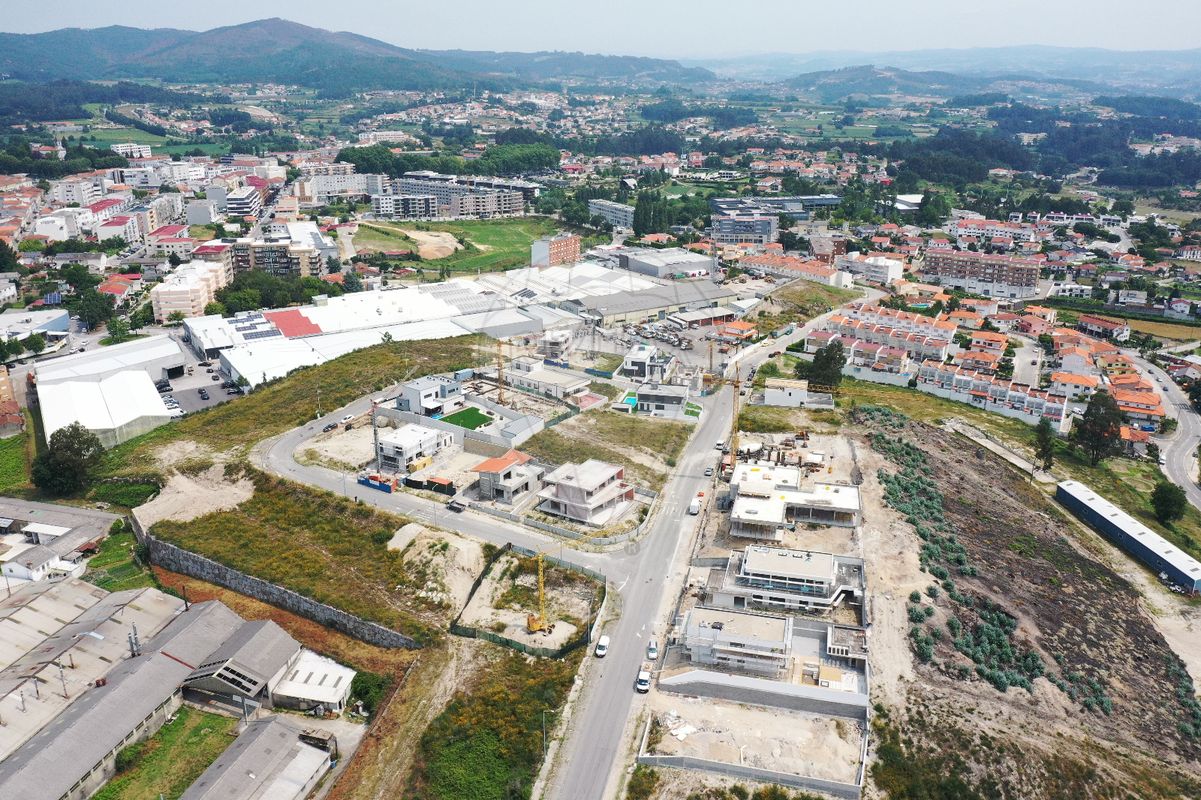  Land in Lousada, Portugal No. 62425