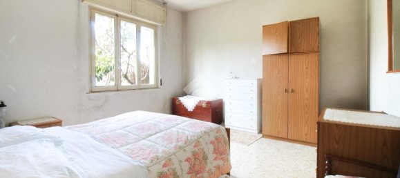 Дом с 6 комнатами в Читта Сант Анджело, Италия № 14620 12