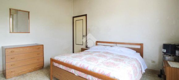 Дом с 6 комнатами в Читта Сант Анджело, Италия № 14620 13