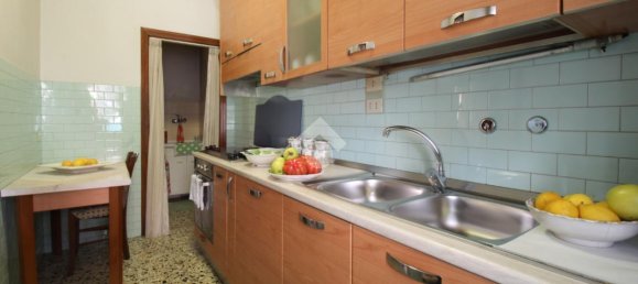 Дом с 6 комнатами в Читта Сант Анджело, Италия № 14620 10