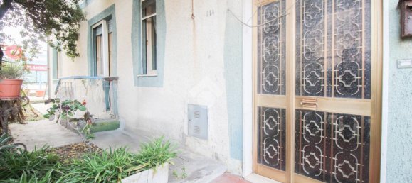 Дом с 6 комнатами в Читта Сант Анджело, Италия № 14620 16