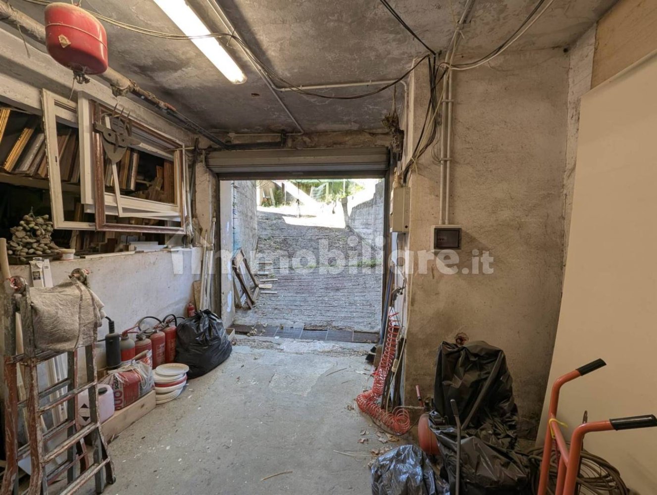 Entrepôt à Florence, Italy 152m² No. 270775