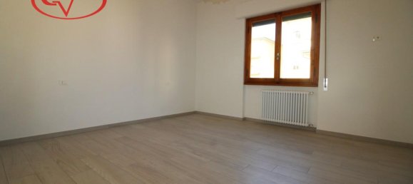 4-salle Appartement à San Giovanni Valdarno, Italy No. 230579 6