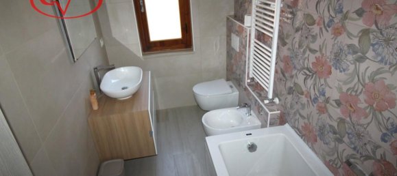 4-salle Appartement à San Giovanni Valdarno, Italy No. 230579 9