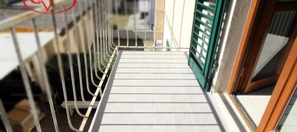 4-salle Appartement à San Giovanni Valdarno, Italy No. 230579 2