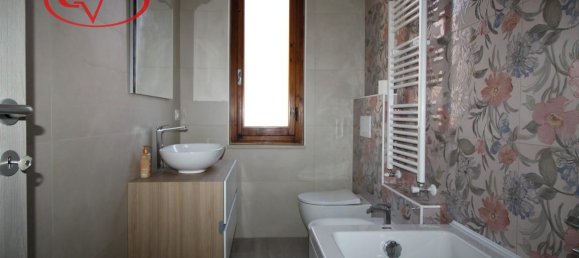 4-salle Appartement à San Giovanni Valdarno, Italy No. 230579 8