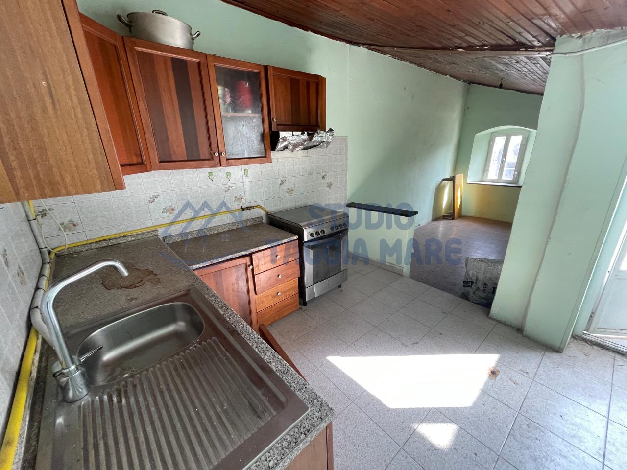 4 rooms Apartment in Taggia, Italy No. 71425