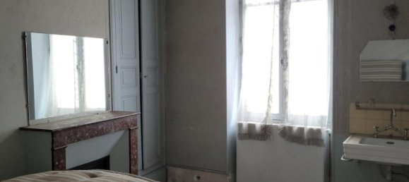 Casa de 5 dormitorios en Chateaumeillant, France No. 93205 6