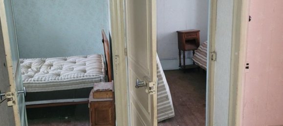 Casa de 5 dormitorios en Chateaumeillant, France No. 93205 10