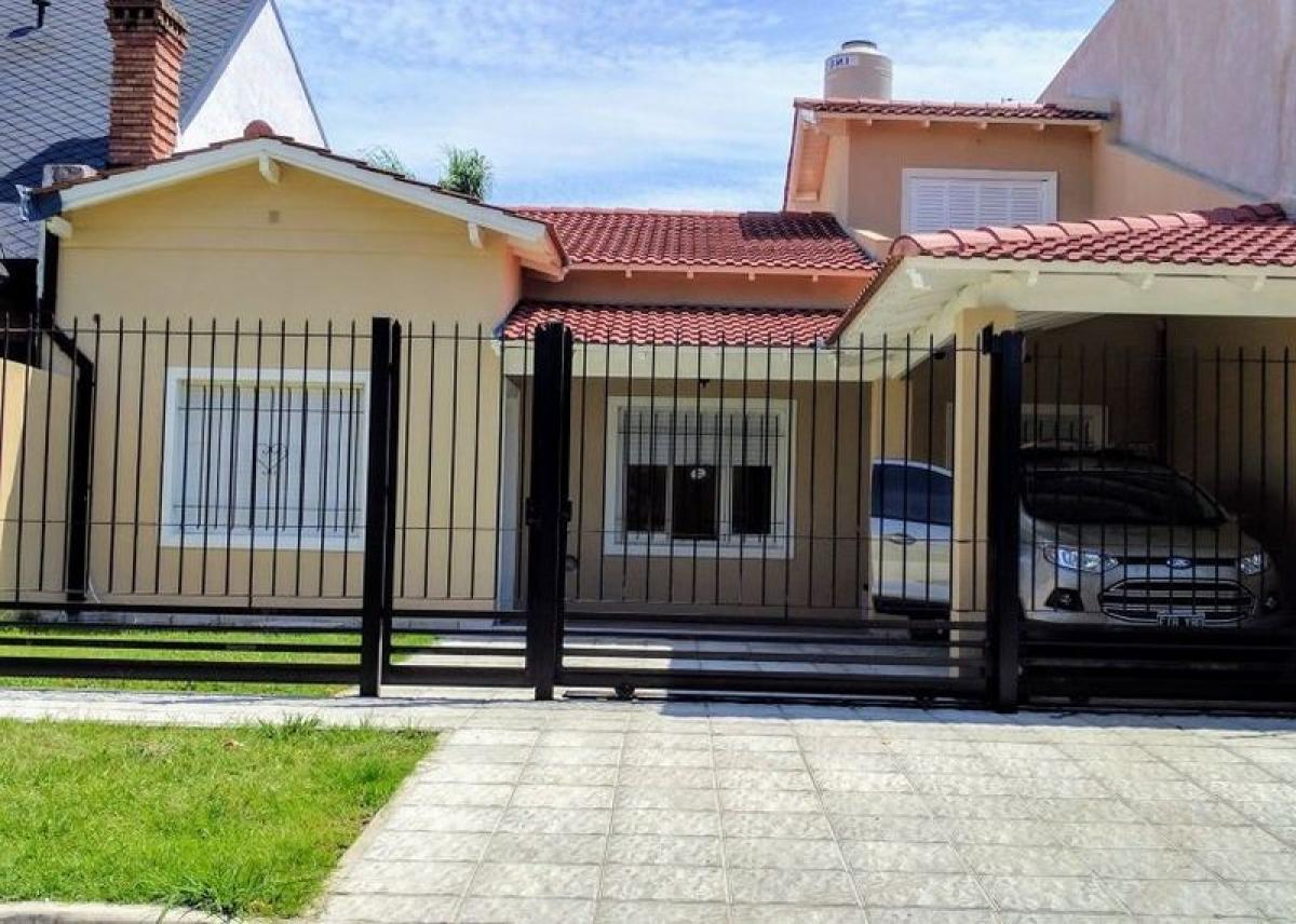3 bedrooms House in Moron, Argentina No. 51129