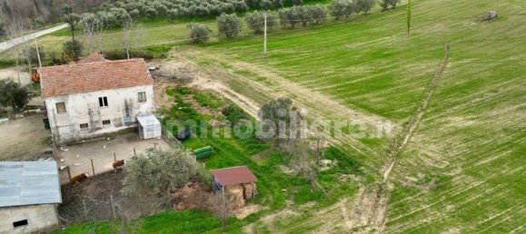 Земельный участок 236650м² в Чивителла дель Тронто, Италия № 251003 19