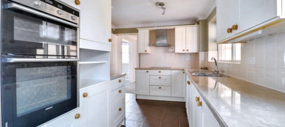 4 bedrooms House in Grays, United Kingdom No. 4966 3