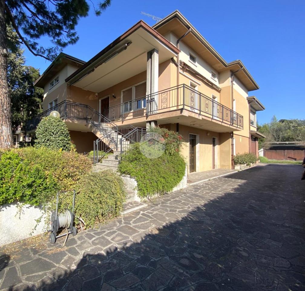 Villa de 4 habitaciónes en Calvisano, Italy No. 38320