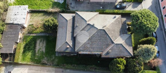 Villa de 4 habitaciónes en Calvisano, Italy No. 38320 2