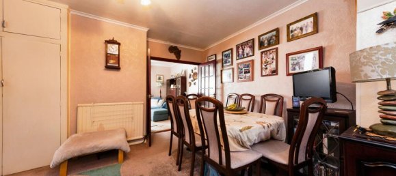 3 bedrooms Commercial property in New Addington, United Kingdom No. 8111 8