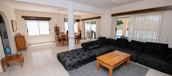 3 bedrooms Villa in Coral Bay, Cyprus No. 916 2