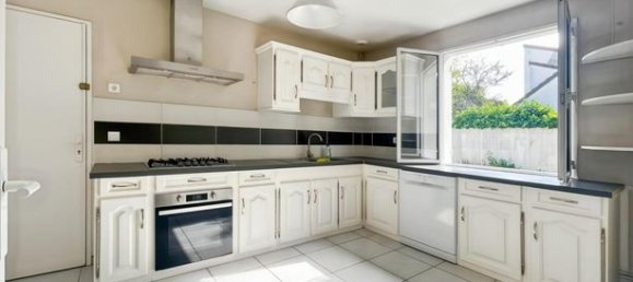 5 bedrooms House in Argenteuil, France No. 359646 7