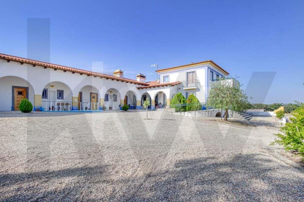 1223m² Hotel in Almeirim, Portugal No. 248329