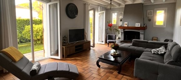 3 bedrooms House in Montpouillan, France No. 338946 2