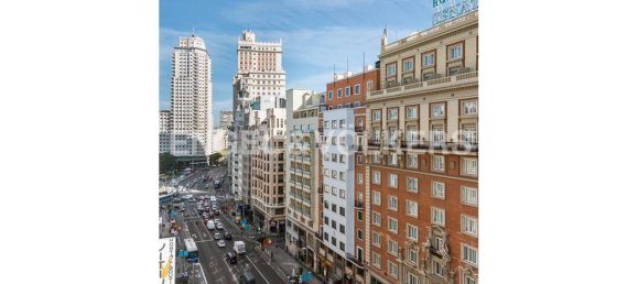 4 bedrooms Apartment in Madrid, Spain No. 148686 3