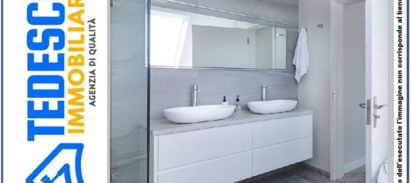 مرآب في Benevento, Italy 39متر مربع رقم 308067 6