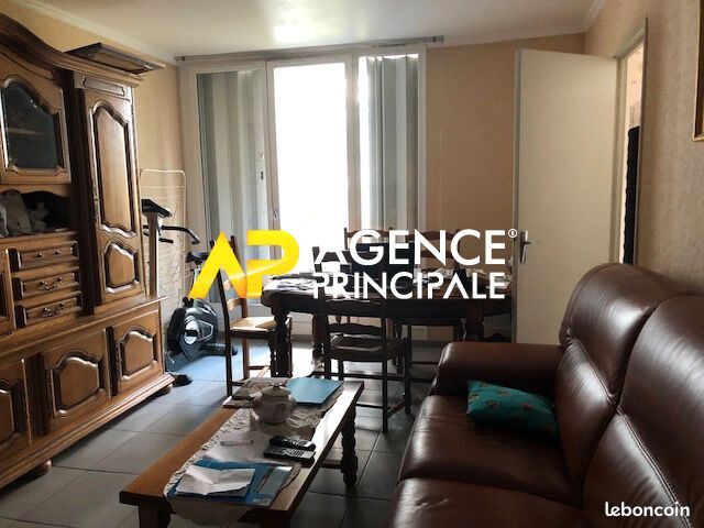 2 bedrooms Apartment in Bezons, France No. 180732